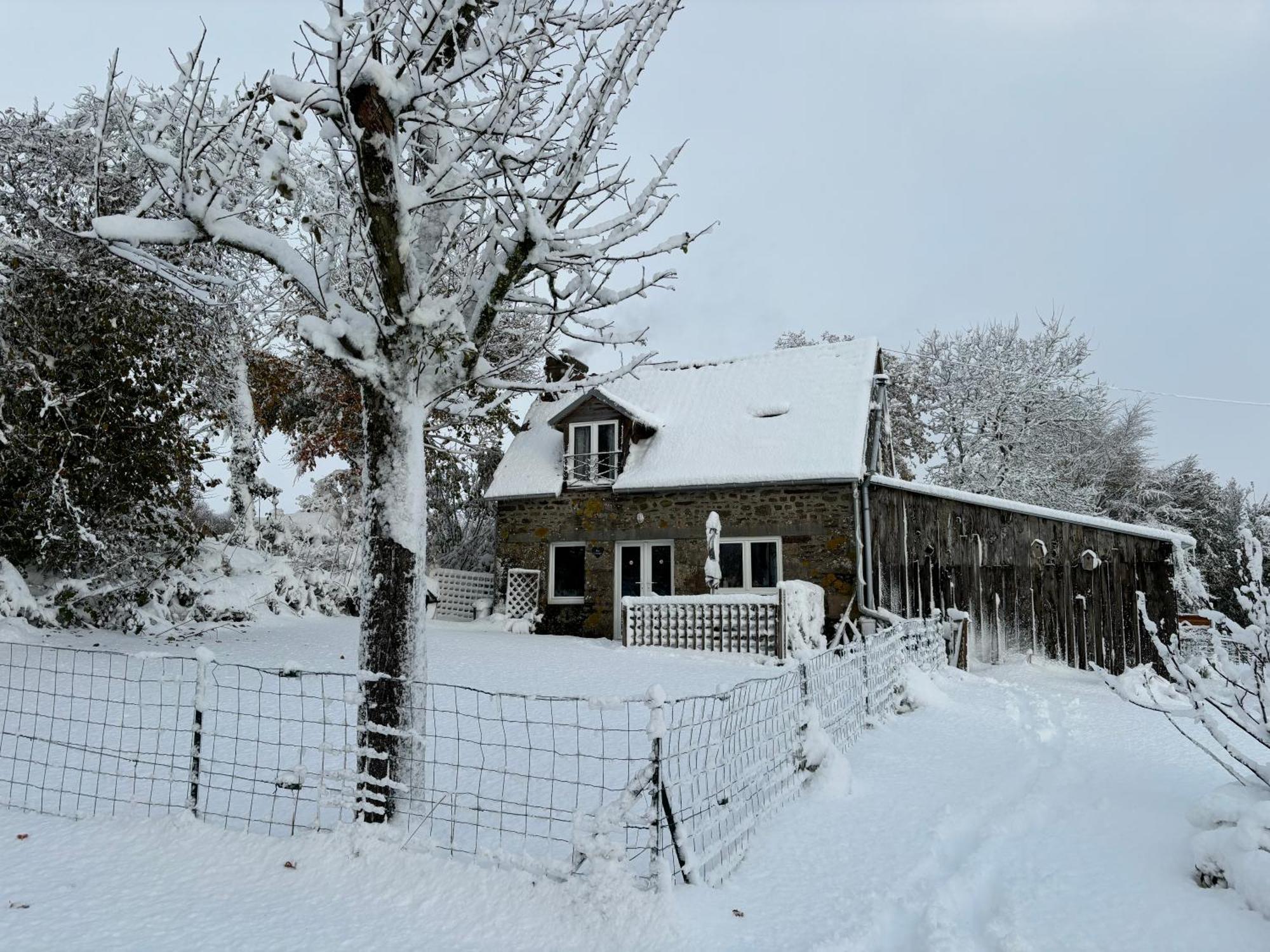 Ferme De Noyes Cottage Sourdeval Eksteriør bilde